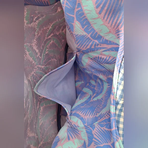 Vineyard Vines Martha's Vineyard Island Palm Tree Print Pink/Purple/ Tote Bag - Picture 11 of 12